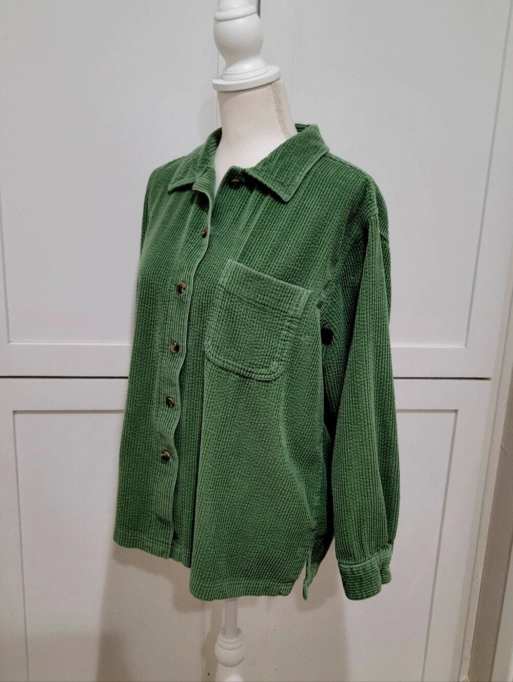 L.L. Bean 100% Cotton Green Corduroy Button-Up Shirt | Size Large/Petite - Picture 2 of 5